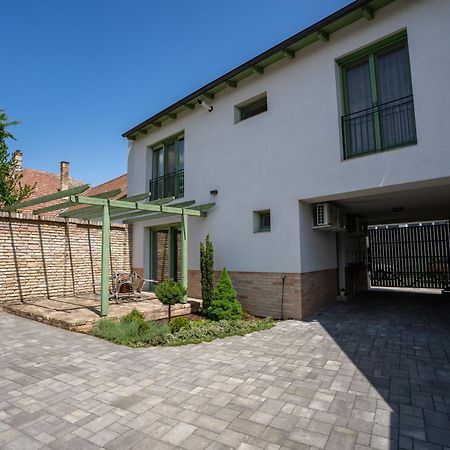 Jokai Apartman Dunafoldvar Zewnętrze zdjęcie