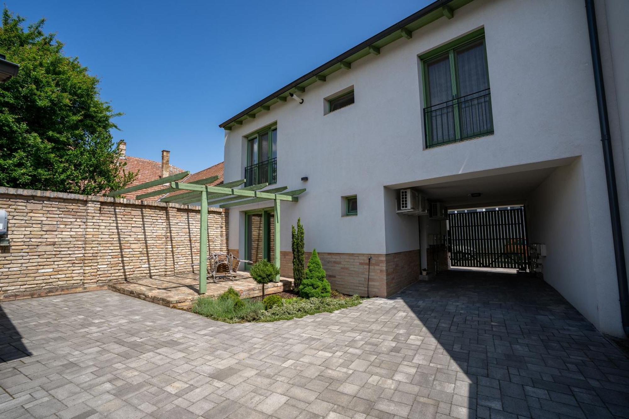 Jokai Apartman Dunafoldvar Zewnętrze zdjęcie